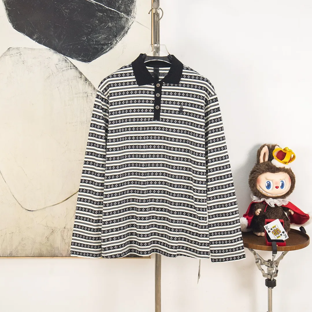 P250 zp version [exclusive supply] Chrome Hearts/Chrome Hearts SS25 new high-end cross jacquard knitted sea soul embroidered lapel Polo striped long sleeves 100% cotton cross jacquard knitted striped fabric ✝️ Customized old vintage brand hand-stitched buttons ✝️ Fully automatic positioning and tailoring Precise alignment of stripes ✝️ CH Chrome Hearts niche design cross jacquard striped long sleeves brings striped Polo to Next Levels Loose fit, same style for men and women Lazy and casual, street style, three-color hair, customized style. Color: blue, pink and black. Size: S M L XL. Number: WW10961.